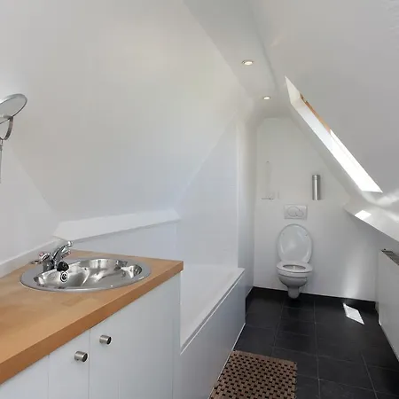Holiday home With Billiards Table Tennis And Collection Of Modern Art In A Rural Setting *