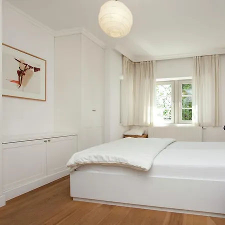 With Billiards Table Tennis And Collection Of Modern Art In A Rural Setting Vakantiehuis *