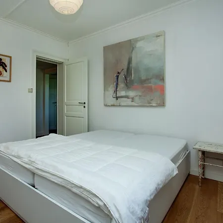Vakantiehuis With Billiards Table Tennis And Collection Of Modern Art In A Rural Setting *